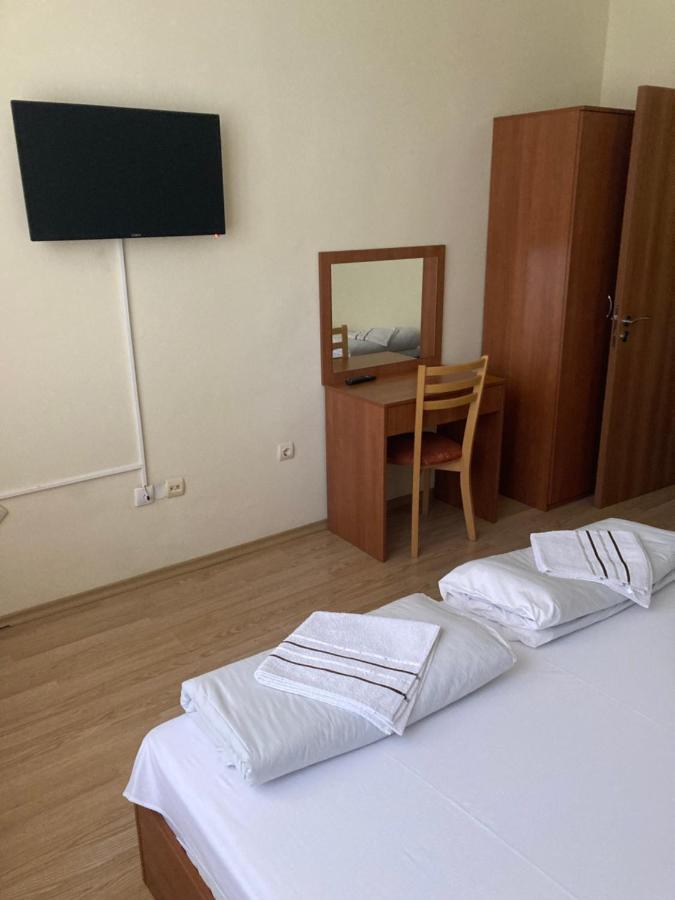 Provans Famili Hotel Letnitsa Exterior foto