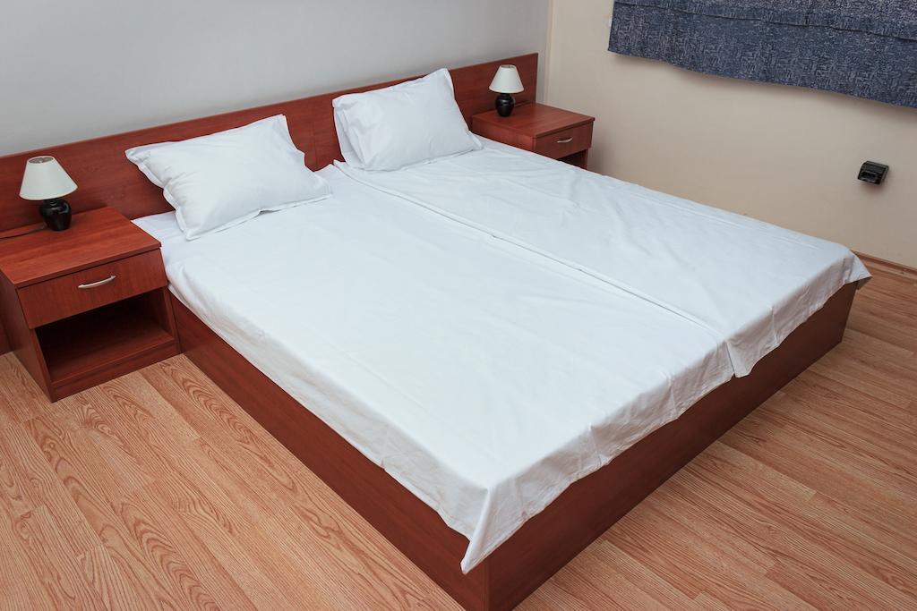 Provans Famili Hotel Letnitsa Habitación foto